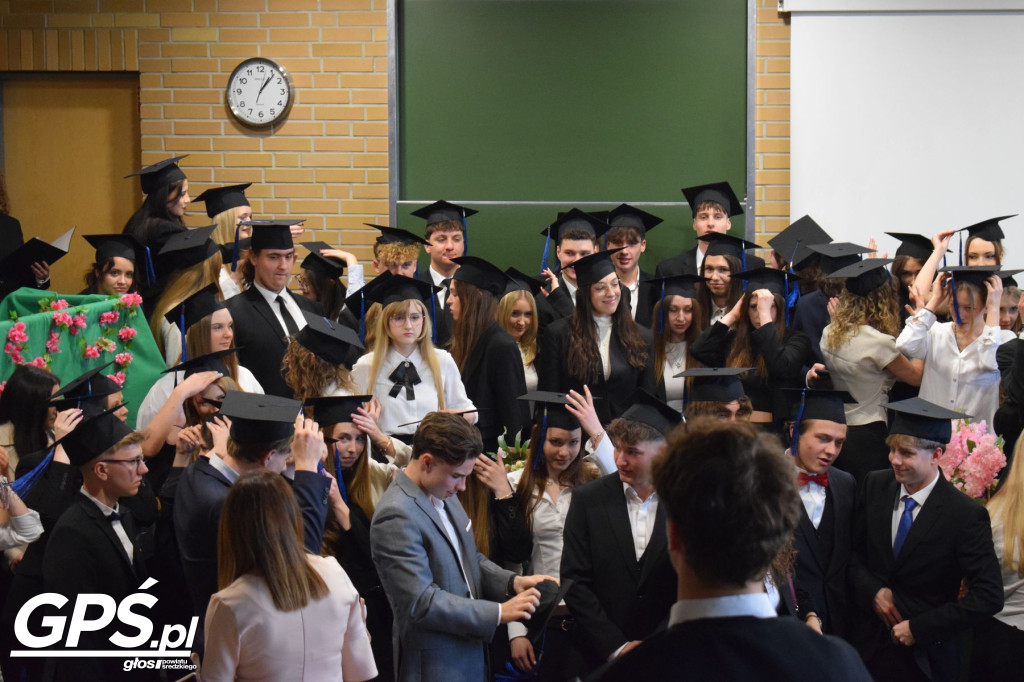 Pożegnanie uczniów klas maturalnych w ZSA