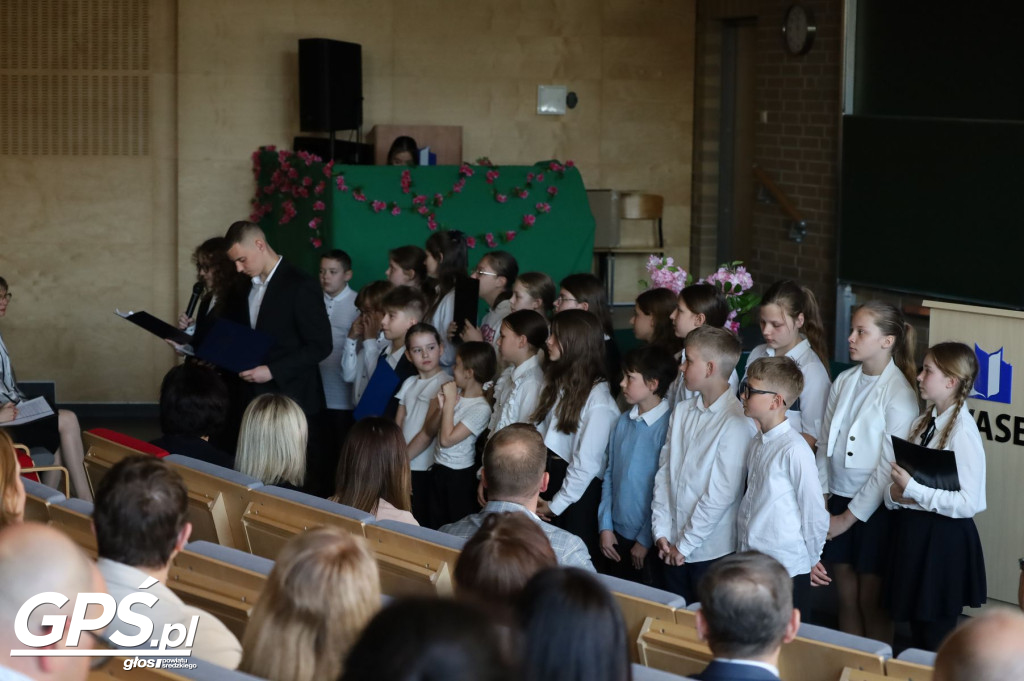 Pożegnanie uczniów klas maturalnych w ZSA