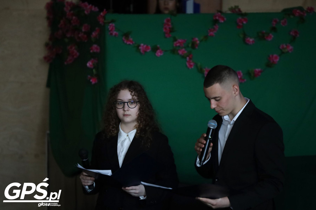 Pożegnanie uczniów klas maturalnych w ZSA