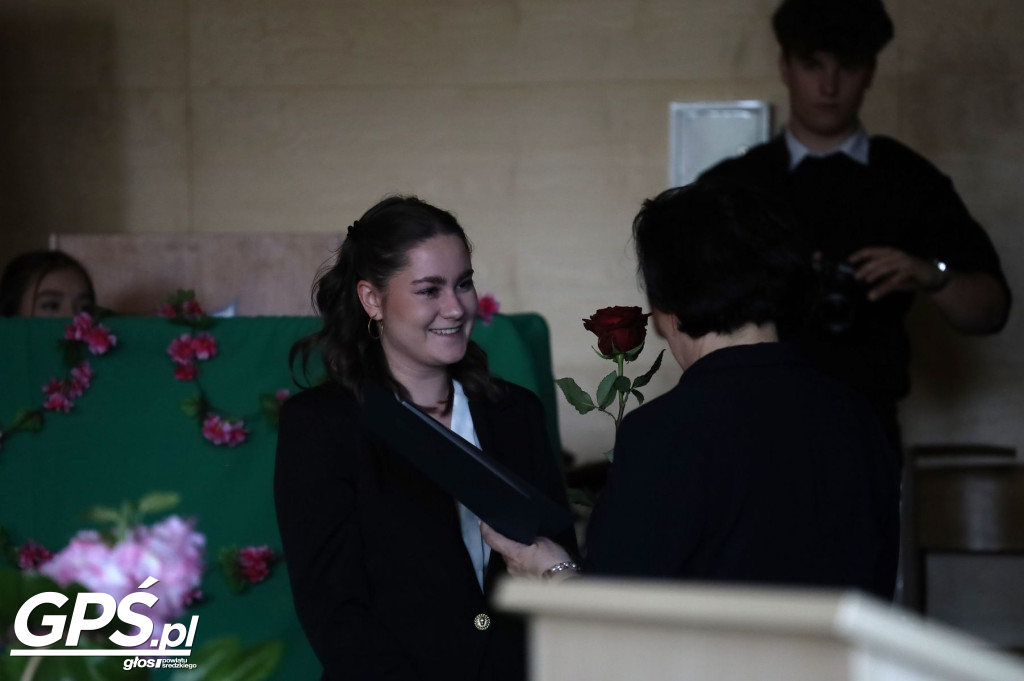 Pożegnanie uczniów klas maturalnych w ZSA