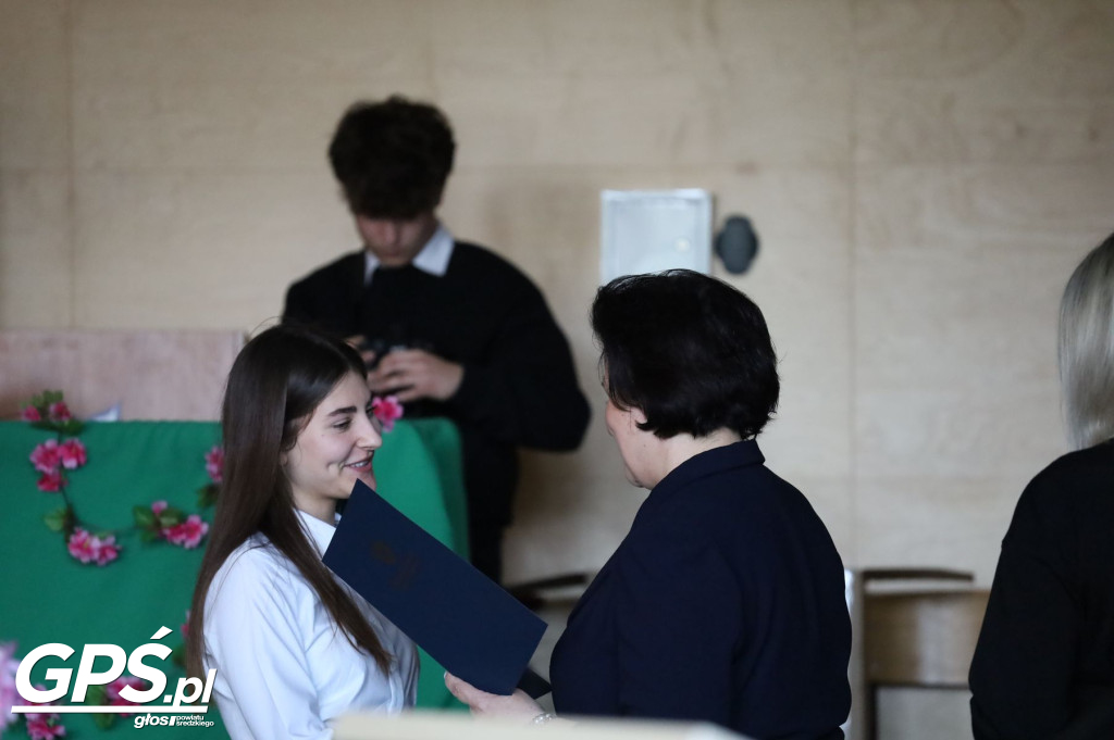 Pożegnanie uczniów klas maturalnych w ZSA