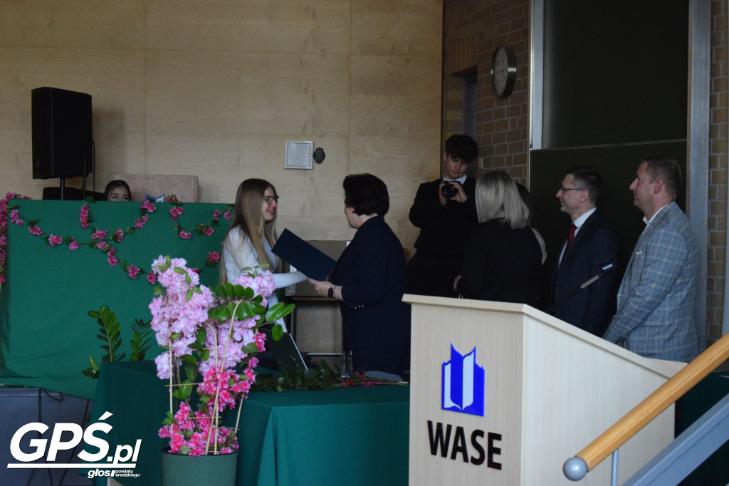 Pożegnanie uczniów klas maturalnych w ZSA