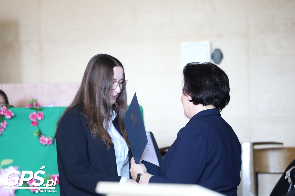 Pożegnanie uczniów klas maturalnych w ZSA