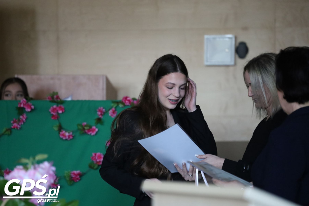 Pożegnanie uczniów klas maturalnych w ZSA