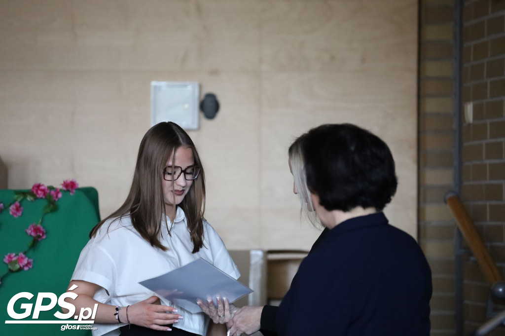 Pożegnanie uczniów klas maturalnych w ZSA