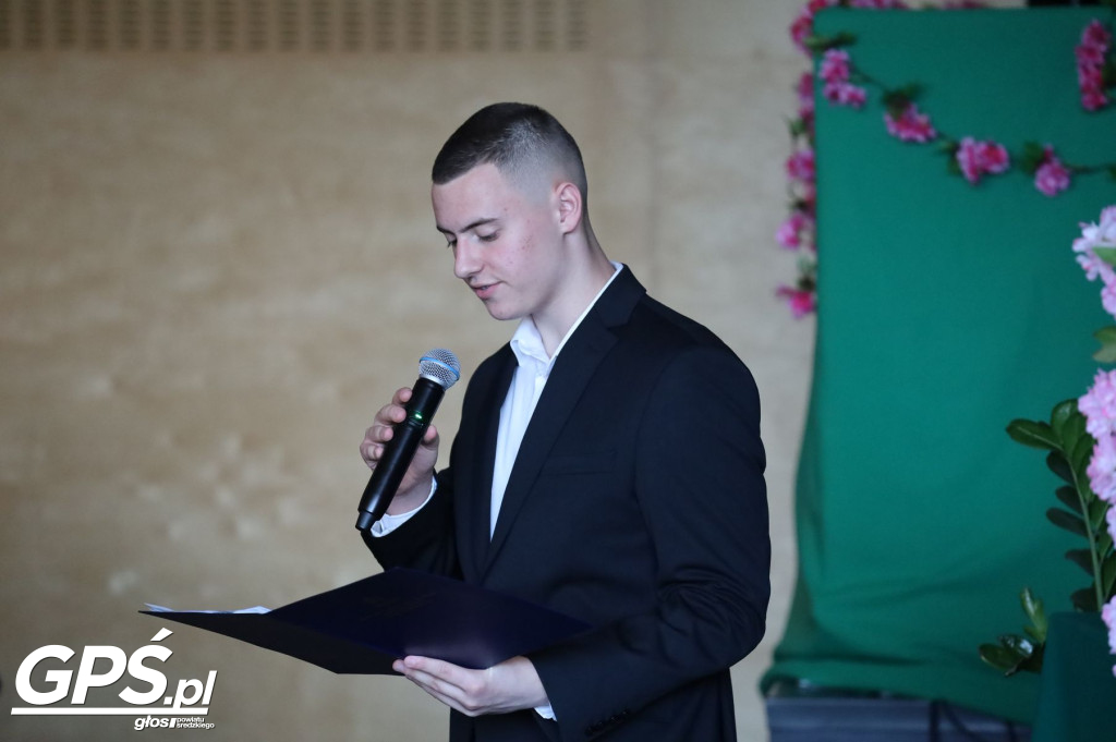 Pożegnanie uczniów klas maturalnych w ZSA