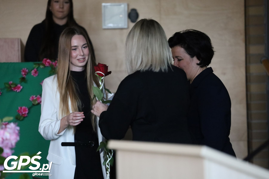 Pożegnanie uczniów klas maturalnych w ZSA