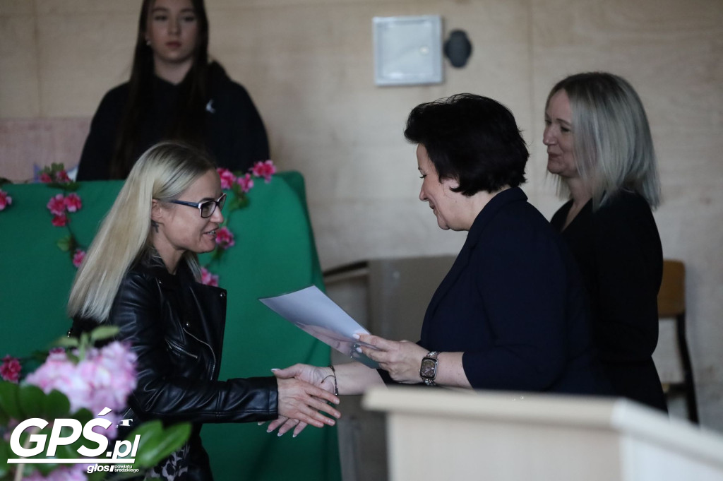 Pożegnanie uczniów klas maturalnych w ZSA