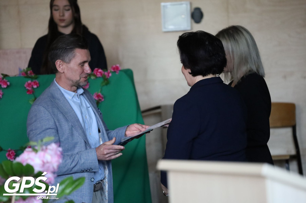 Pożegnanie uczniów klas maturalnych w ZSA