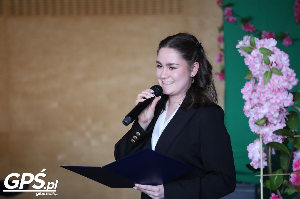 Pożegnanie uczniów klas maturalnych w ZSA