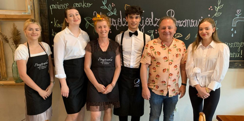 Robert Makłowicz odwiedził Pozytywkę w Zaniemyślu Fot. Restauracja Pozytywka 