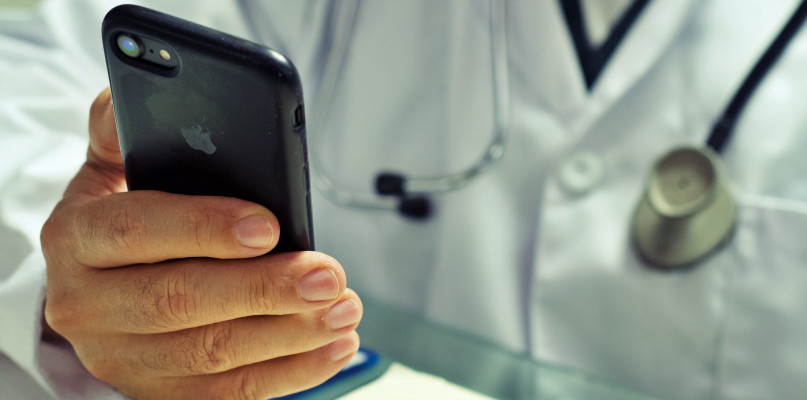 Pierwsza taka usługa w Polsce. Sieć sklepów wprowadza teleporady lekarskie