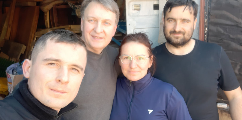 Jeździ do Ukrainy pomagać ludziom i...zwierzętom. Założył dwie zrzutki 