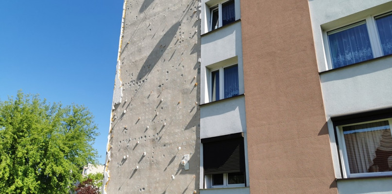  W grudniu na osiedlu Jagiellońskim odpadł spory fragment elewacji Fot. JJ