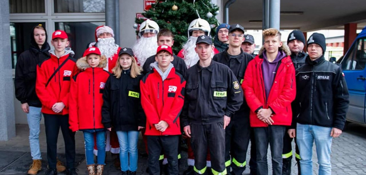 Strażacy aktywnie pomagają przed świętami