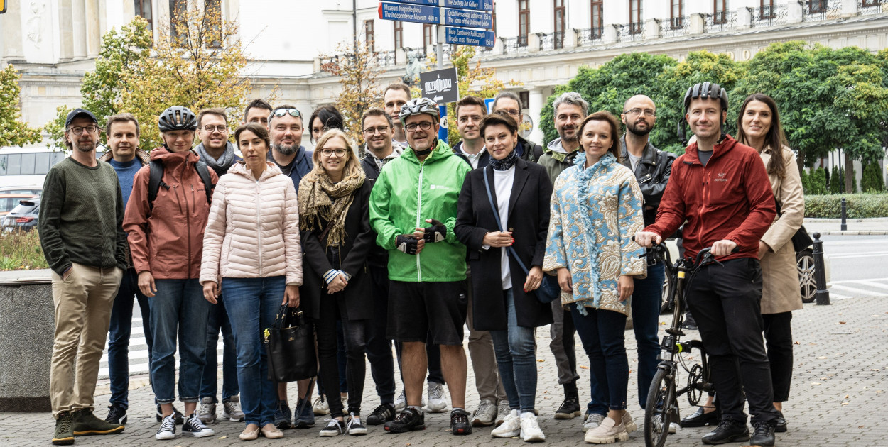 Czym najlepiej poruszać się po mieście? Rower z najwyższą punktacją, a samochód el