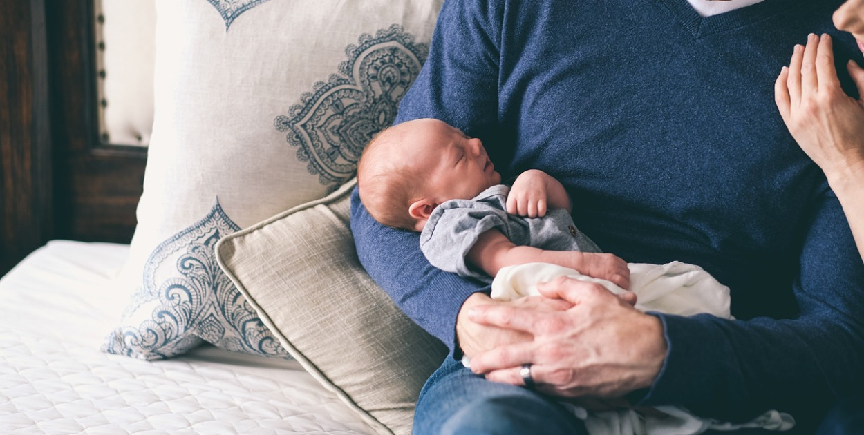 Koniec z urlopem macierzyńskim? Jest petycja w sprawie zmian