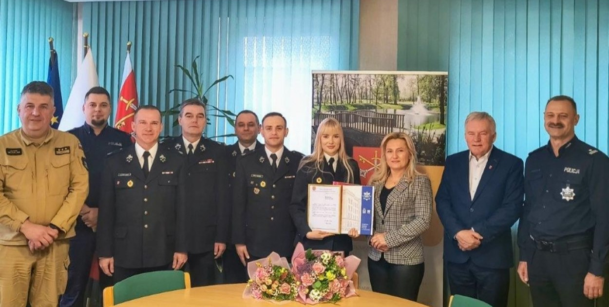 Podziękowania dla Klaudii Płóciennik. Fot. Urząd Gminy Kleszczewo