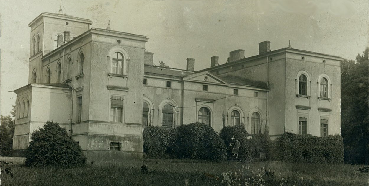 Dwór w Chłapowie od strony parku Fot. z archiwum Nekielskiego Stowarzyszenia Kulturalnego