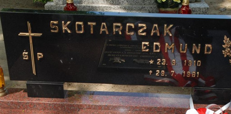 Nagrobek Edmunda Skotarczaka Fot. ak.sroda.wlkp.pl 