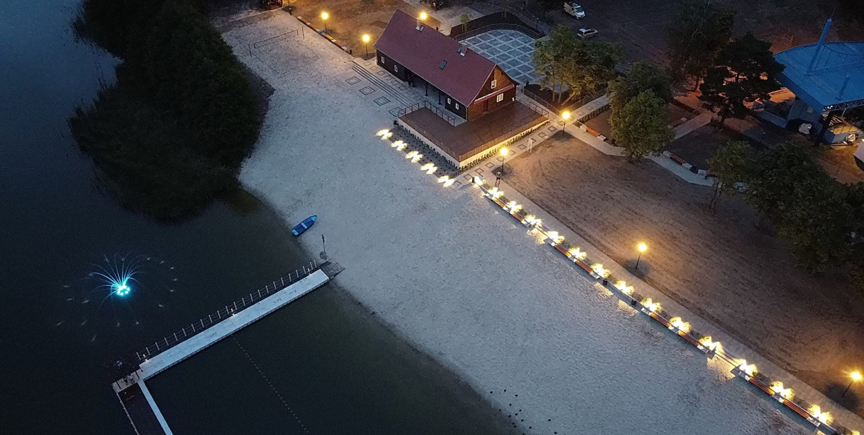 Plaża nad Jeziorem Raczyńskim po rewitalizacji  Fot. Gmina Zaniemyśl 