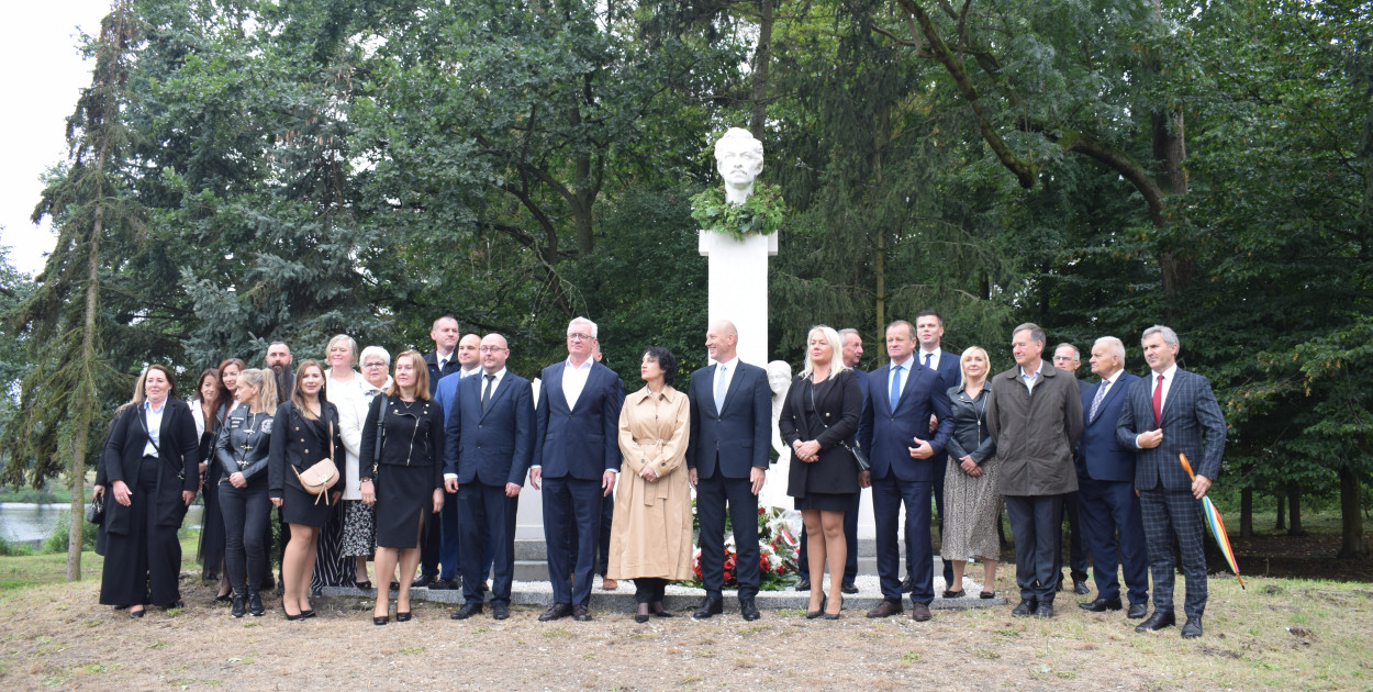 Wspólne zdjęcie przybyłych delegacji