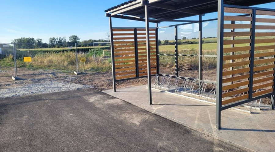 W 2022 roku budowę ścieżki zakończono w polu.