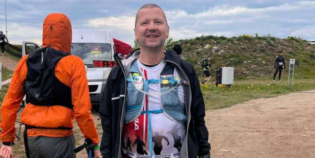 Marek Kłonowski (Polonia) na mecie górskiego maratonu
