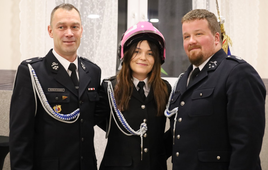 Dh Martyna Mizerka w różowym hełmie