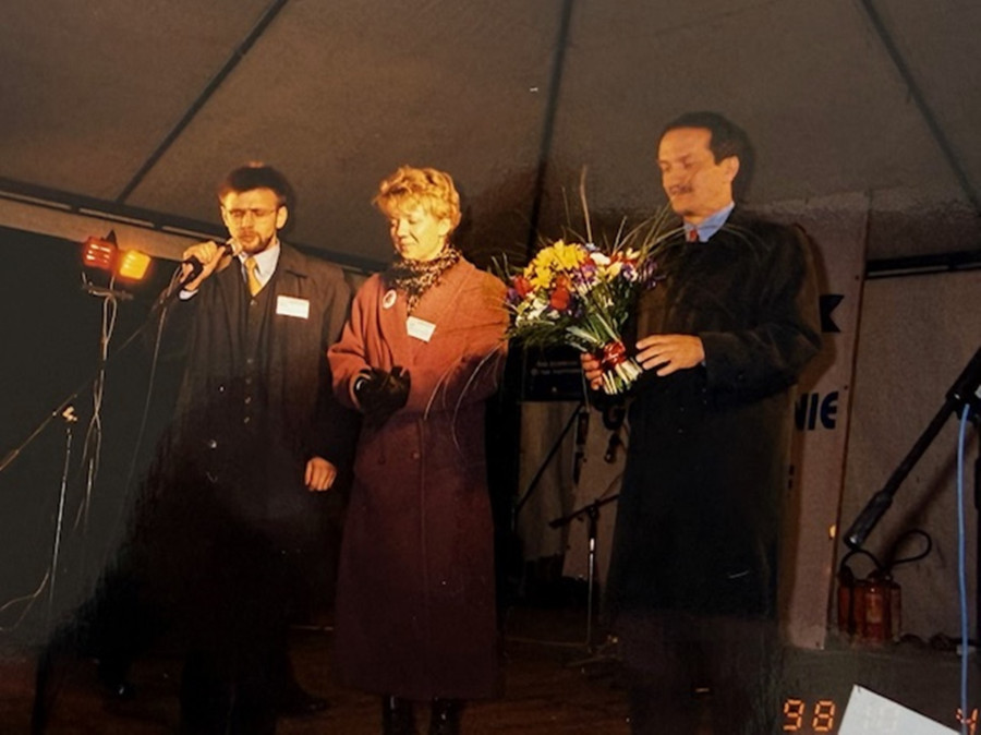 Festyn Wyborczy KW Nasza Środa, od lewej: Wojewoda Poznański Maciej Musiał, kandydatka do rady Powiatu Małgorzata Kizer i kandydat do rady Gminy Paweł Szymczak