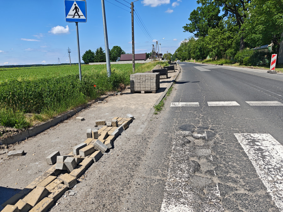 Kostka czeka aż zostanie ułożona Fot. KM