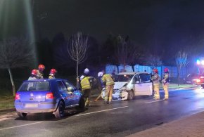 Zderzenie dwóch samochodów na ulicy Dmowskiego-14585