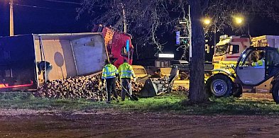 Brodowo: Ładunek rozsypany na DK11. Kilkugodzinna blokada drogi-18530