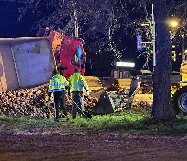 Brodowo: Ładunek rozsypany na DK11. Kilkugodzinna blokada drogi-18530