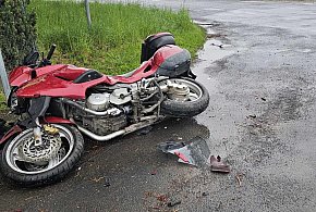 Wyjechał z drogi podporządkowanej wprost przed nadjeżdżającego motocyklistę-21011