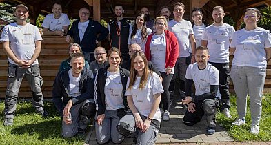 Pracownicy firmy Decora zmieniają życie osób niepełnosprawnych-21007