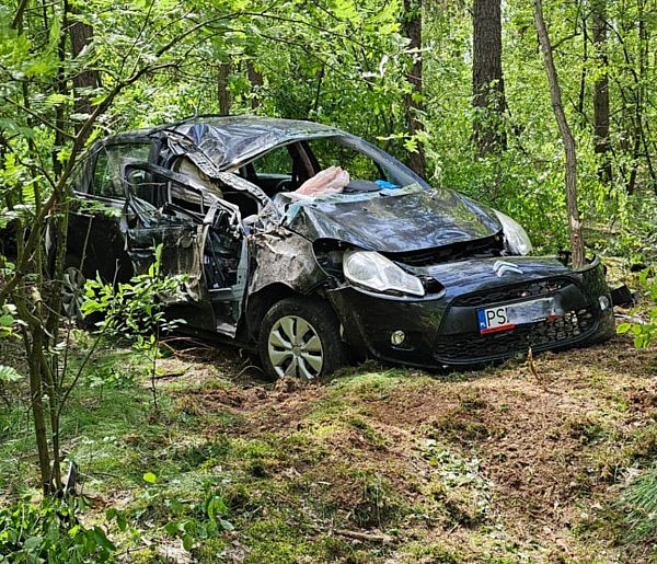 Kierowca citroena odniósł obrażenia-21172