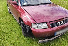 Kierowca audi uszkodził samochód podczas pościgu. Próbował uciec pieszo-21212