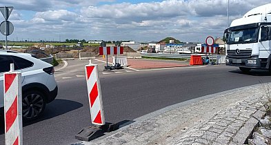 Budują drogę zjazdową z trasy katowickiej-21357