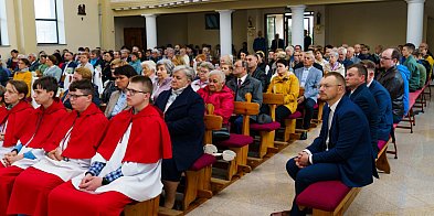 Relikwie świętego Jana Pawła II dotarły do parafii-21445