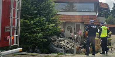 W samochodzie była dwójka małych dzieci-21781