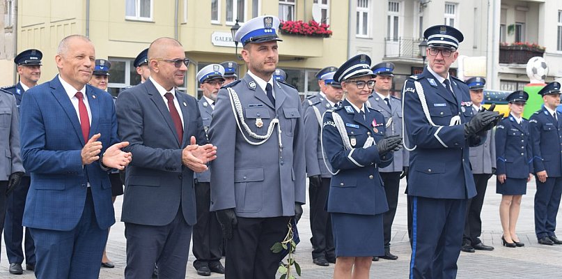 Święto Policji w Środzie - lista awansowanych i odznaczonych (zdjęcia) - 22081