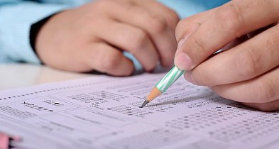 Wyniki egzaminu ósmoklasisty. Jak wypadły gminy i szkoły w powiecie?-22132