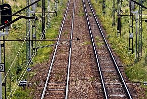 Tragedia na torach. Ruch pociągów został wstrzymany-22622