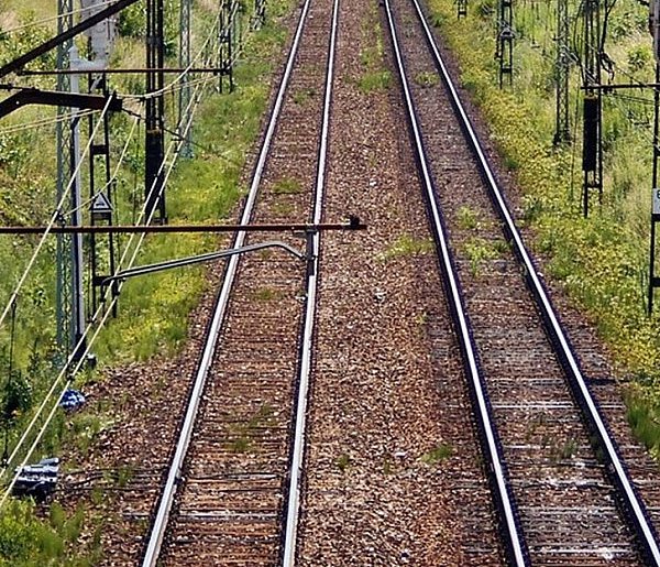 Tragedia na torach. Ruch pociągów został wstrzymany-22622