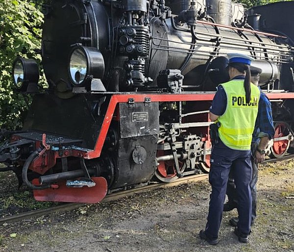 Wjechał bezpośrednio przed parowóz Średzkiej Kolei Powiatowej-22627