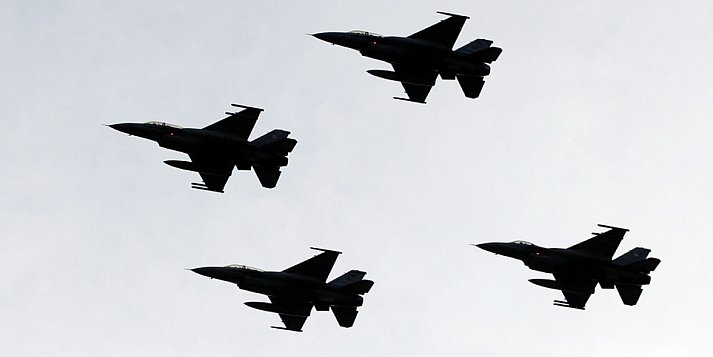 Podczas ćwiczeń przed AirSHOW w Radomiu rozbił się samolot F-16. Pilot nie przeżył