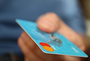 Posługiwali się skradzioną kartą bankomatową-23151