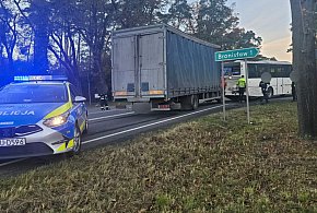 Ciężarówką uderzył w autobus szkolny-23423