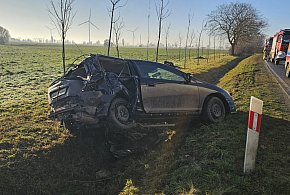 Zderzenie pojazdów. Wpadł na samochód ciężarowy-24117